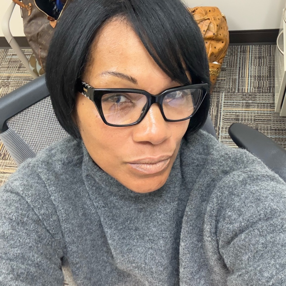 Meet your Posher, Toiya